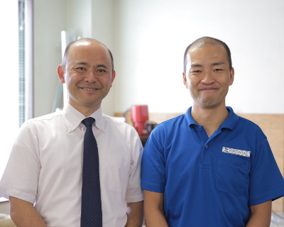 渡部(左)と木村将行社長(右)